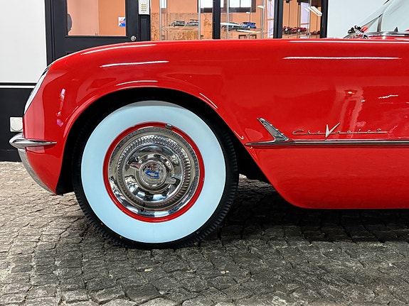 Chevrolet Corvette 10 of 30