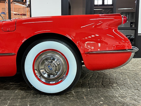 Chevrolet Corvette 9 of 30