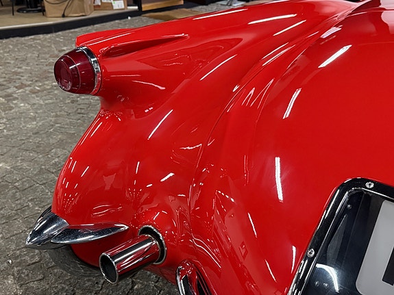 Chevrolet Corvette 16 of 30