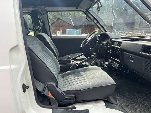 Mitsubishi L300 10 of 12