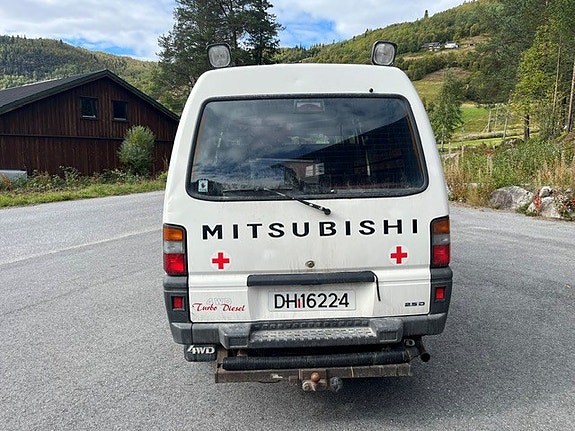 Mitsubishi L300 3 of 12