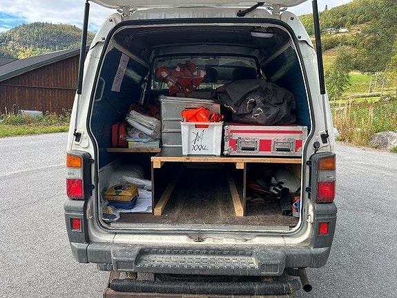 Mitsubishi L300 8 of 12