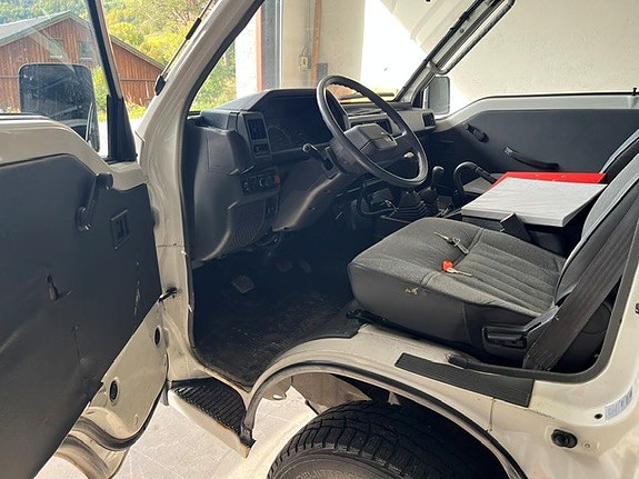 Mitsubishi L300 6 of 12