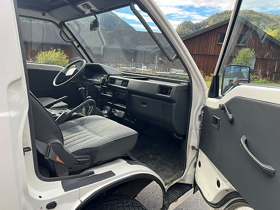 Mitsubishi L300 9 of 12