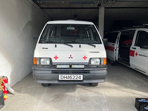 Mitsubishi L300 4 of 12