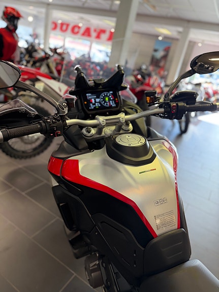 Ducati Multistrada V4 Rally 8 of 12