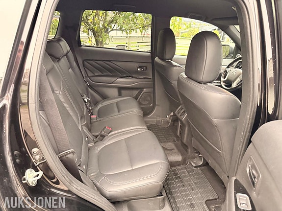Mitsubishi Outlander 20 of 28