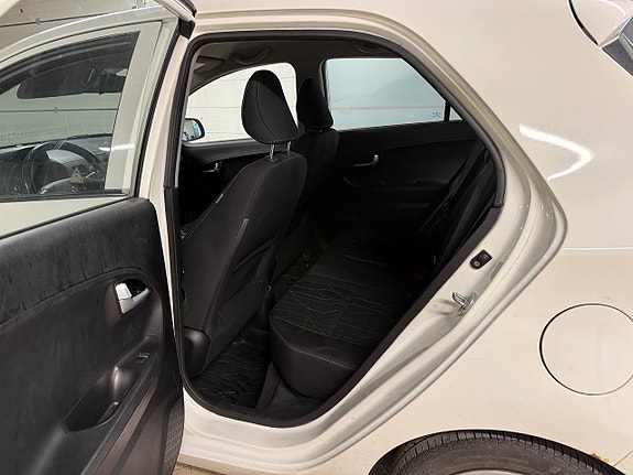 Kia Picanto 9 of 30