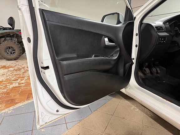 Kia Picanto 11 of 30