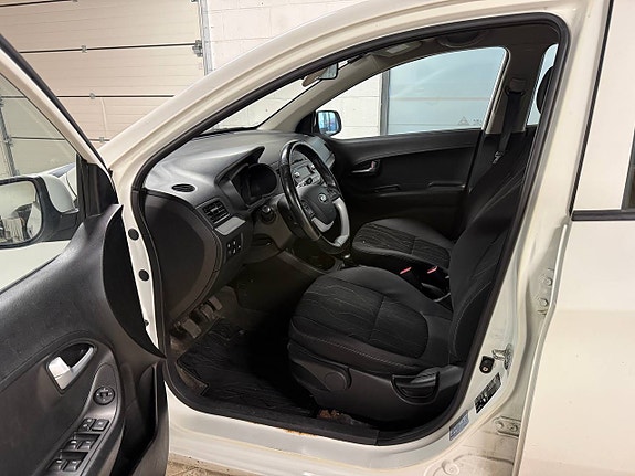 Kia Picanto 12 of 30