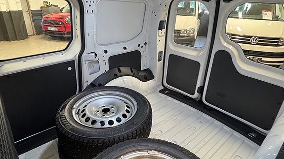 Volkswagen Caddy 7 of 30