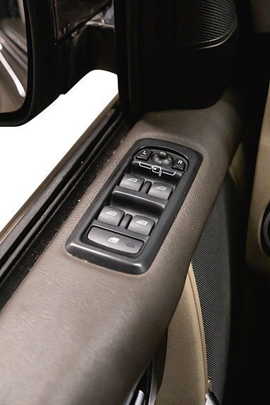 Land Rover Discovery 4 20 of 30