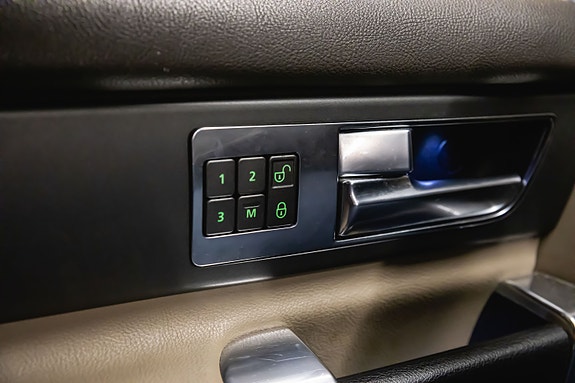 Land Rover Discovery 4 19 of 30