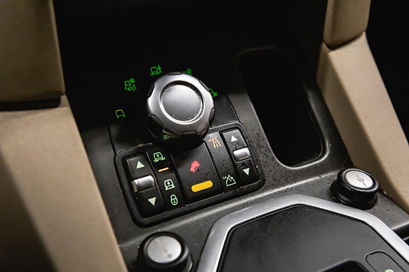 Land Rover Discovery 4 26 of 30