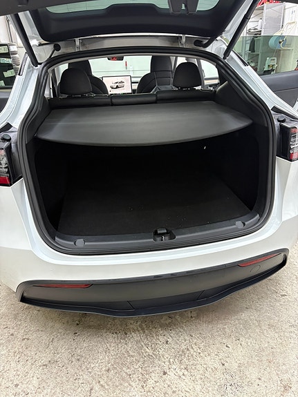 Tesla Model Y 8 of 11