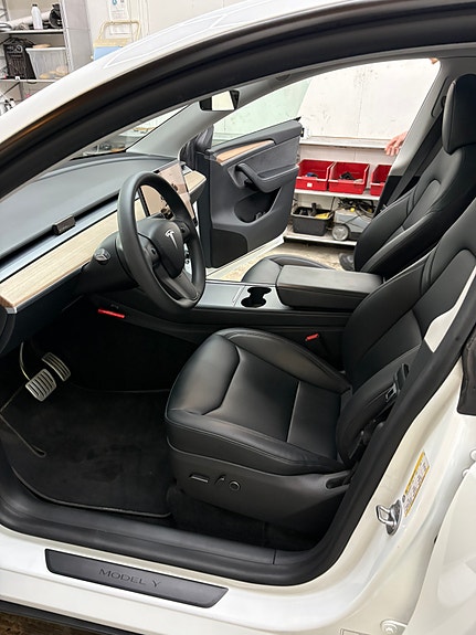 Tesla Model Y 9 of 11