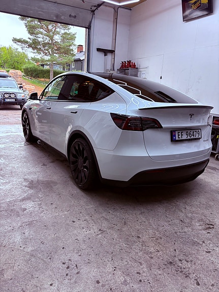 Tesla Model Y 4 of 11