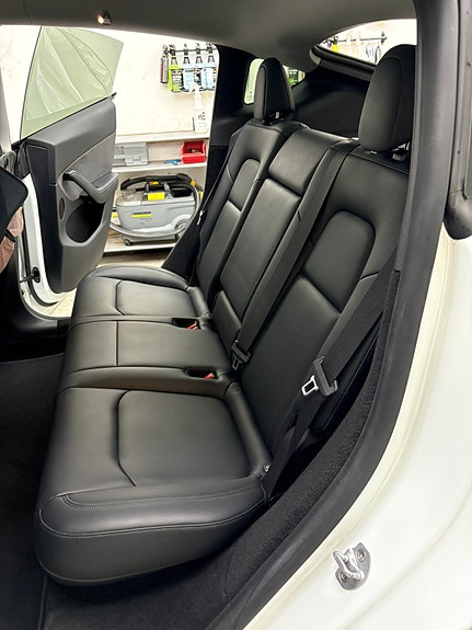 Tesla Model Y 10 of 11