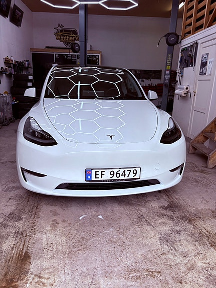 Tesla Model Y 6 of 11