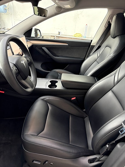 Tesla Model Y 11 of 11
