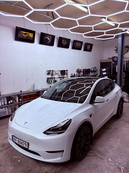 Tesla Model Y 7 of 11