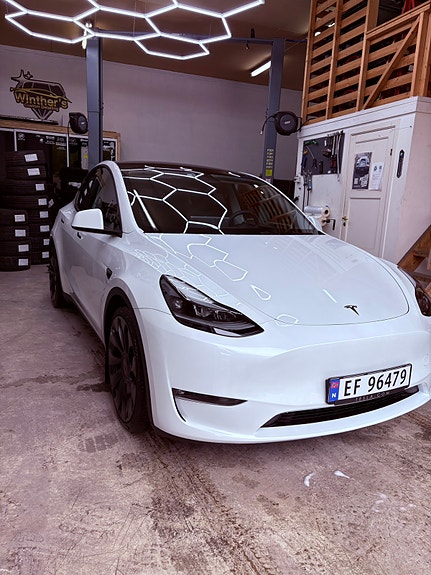 Tesla Model Y 5 of 11