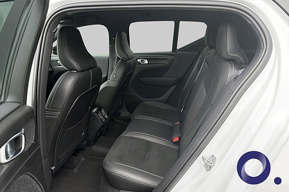 Volvo XC40 11 of 15