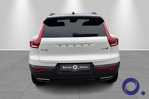 Volvo XC40 4 of 15