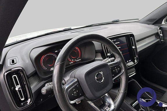 Volvo XC40 13 of 15