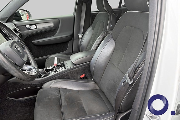 Volvo XC40 12 of 15