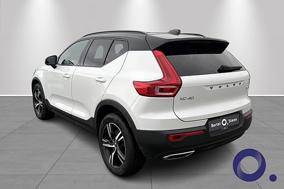 Volvo XC40 3 of 15