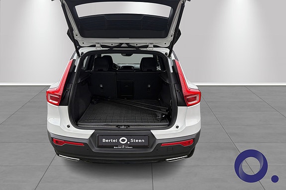 Volvo XC40 5 of 15