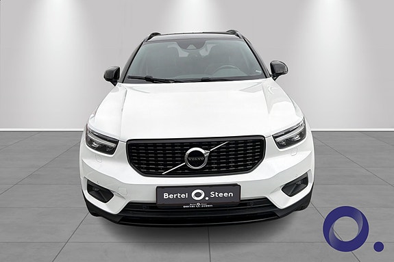 Volvo XC40 9 of 15