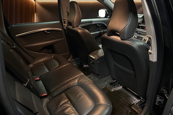 Volvo XC70 16 of 30