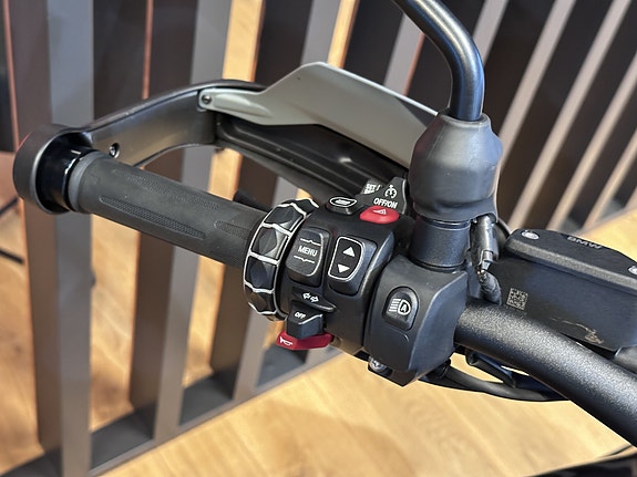 BMW R 1300 GS "Fullutstyrt" med sidevesker 7 of 8