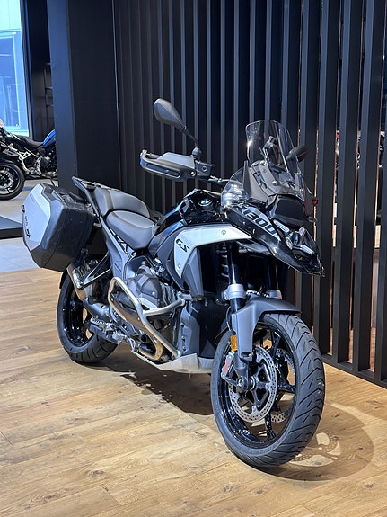 BMW R 1300 GS "Fullutstyrt" med sidevesker 4 of 8