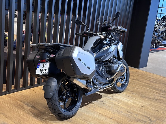 BMW R 1300 GS "Fullutstyrt" med sidevesker 3 of 8