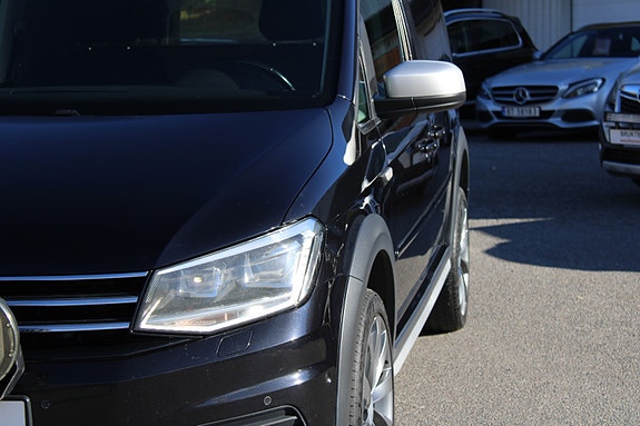 Volkswagen Caddy Alltrack 12 of 30