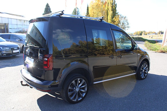 Volkswagen Caddy Alltrack 2 of 30