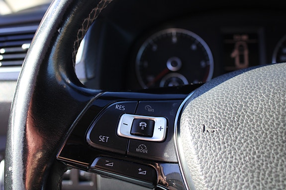 Volkswagen Caddy Alltrack 26 of 30
