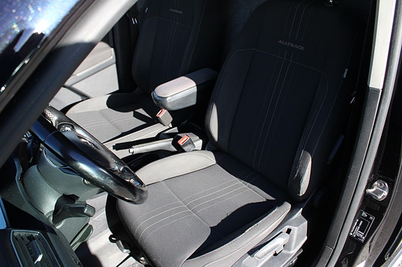 Volkswagen Caddy Alltrack 22 of 30