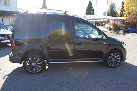 Volkswagen Caddy Alltrack 3 of 30