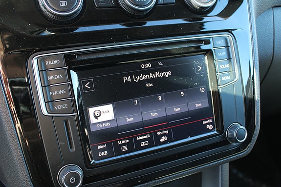 Volkswagen Caddy Alltrack 28 of 30