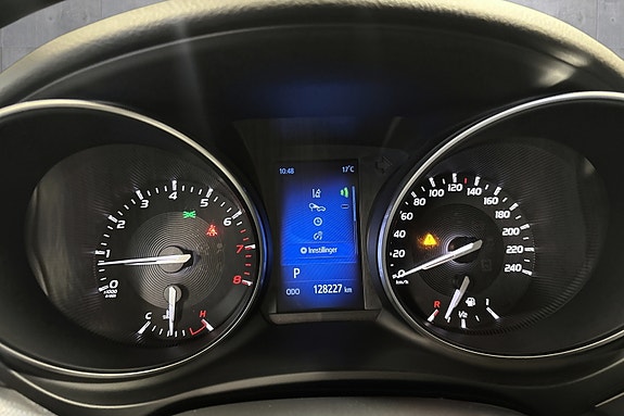 Toyota Avensis 12 of 25