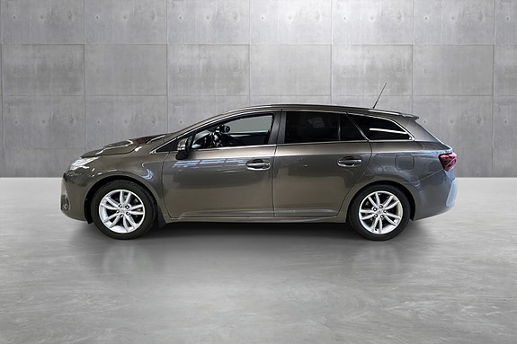 Toyota Avensis 2 of 25