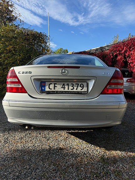 Mercedes-Benz C220 d 3 of 11