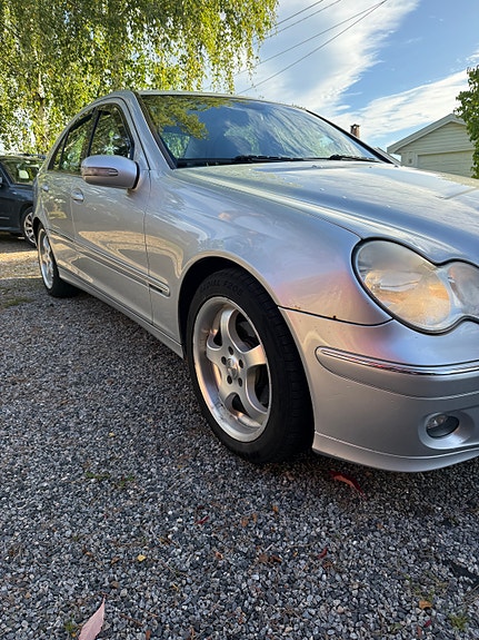 Mercedes-Benz C220 d 2 of 11