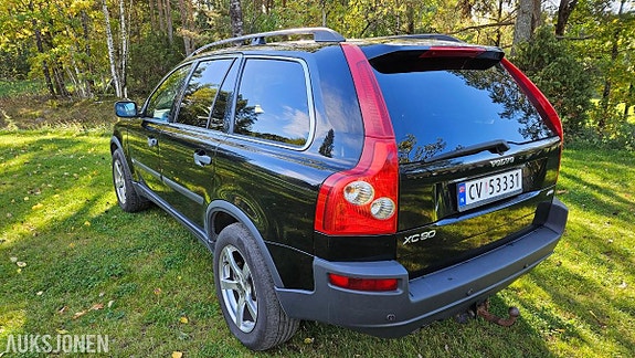 Volvo XC90 6 of 17