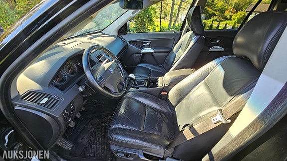 Volvo XC90 8 of 17
