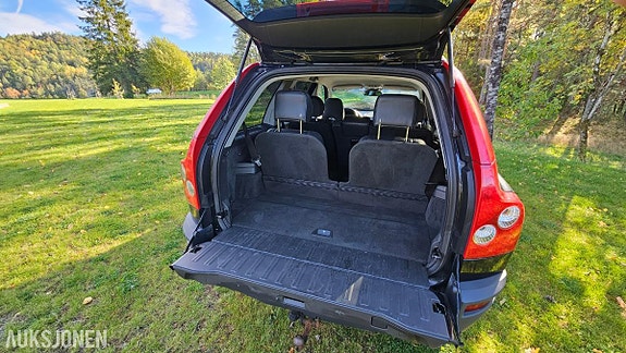 Volvo XC90 7 of 17